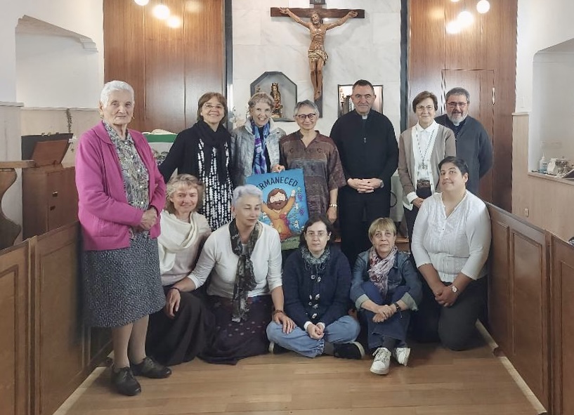 Hermanas consagradas de Castilla y León se reúnen en torno al obispo de Palencia, gran conocedor del Ordo Virginum